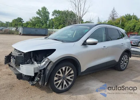 2020 Ford Escape Titanium z USA, uszkodzony, nr VIN 1FMCU9J99LUA40069